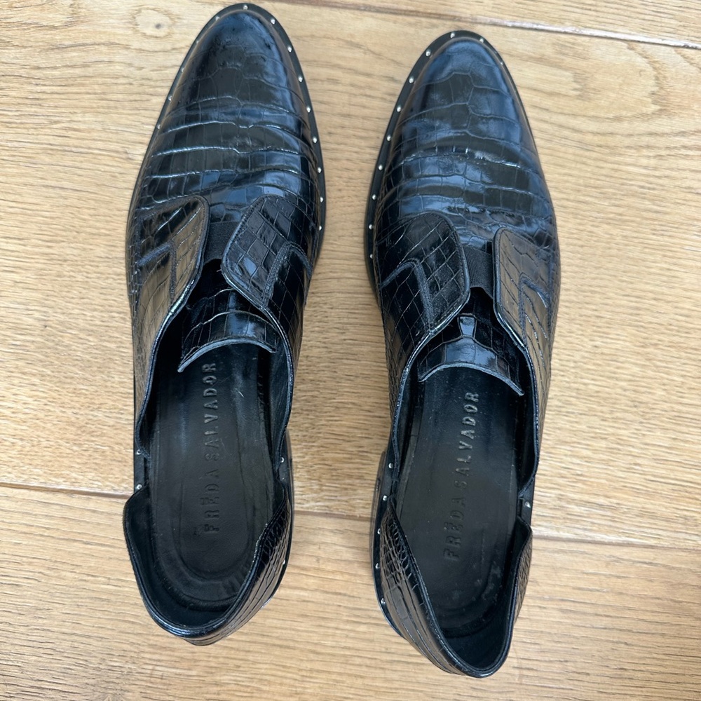 Frida Salvador Woman’s Laceless d’Orsay Oxford Embossed Croc in Black Size 8